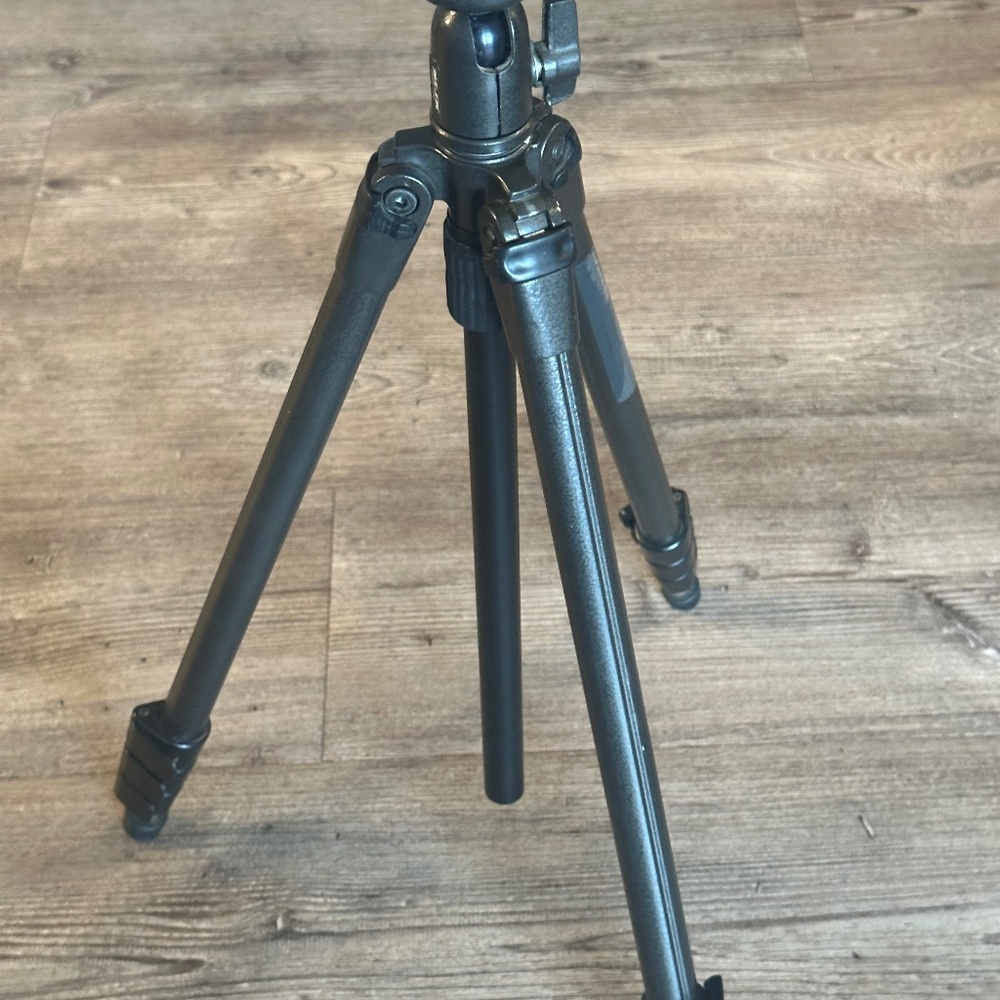 Proffessional outdoor wildlife tripod